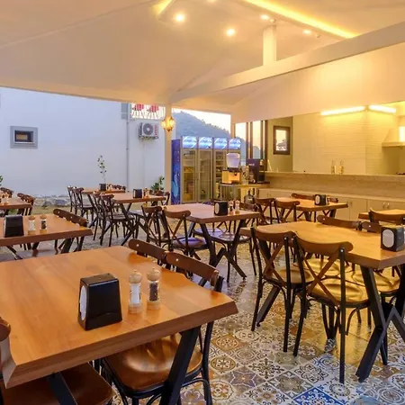 酒店 The Monastery (adults Only)