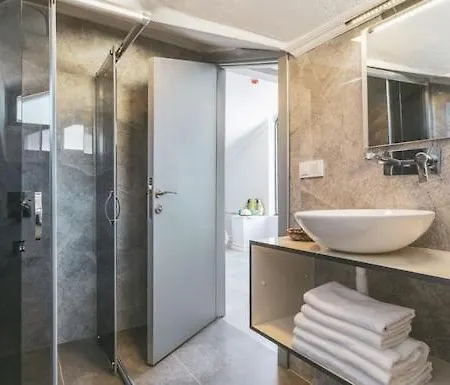 酒店 The Monastery (adults Only) 5*